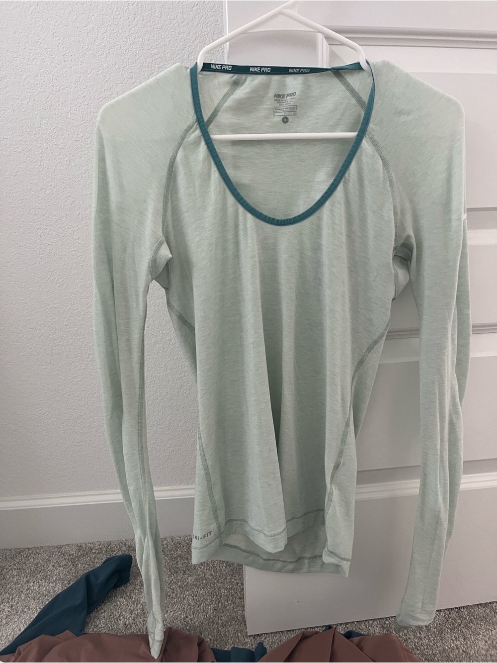 Women’s Long-Sleeve Scoop Neck athletic tops - Teal, Sage, White, Brown small/xs - Picture 8 of 9